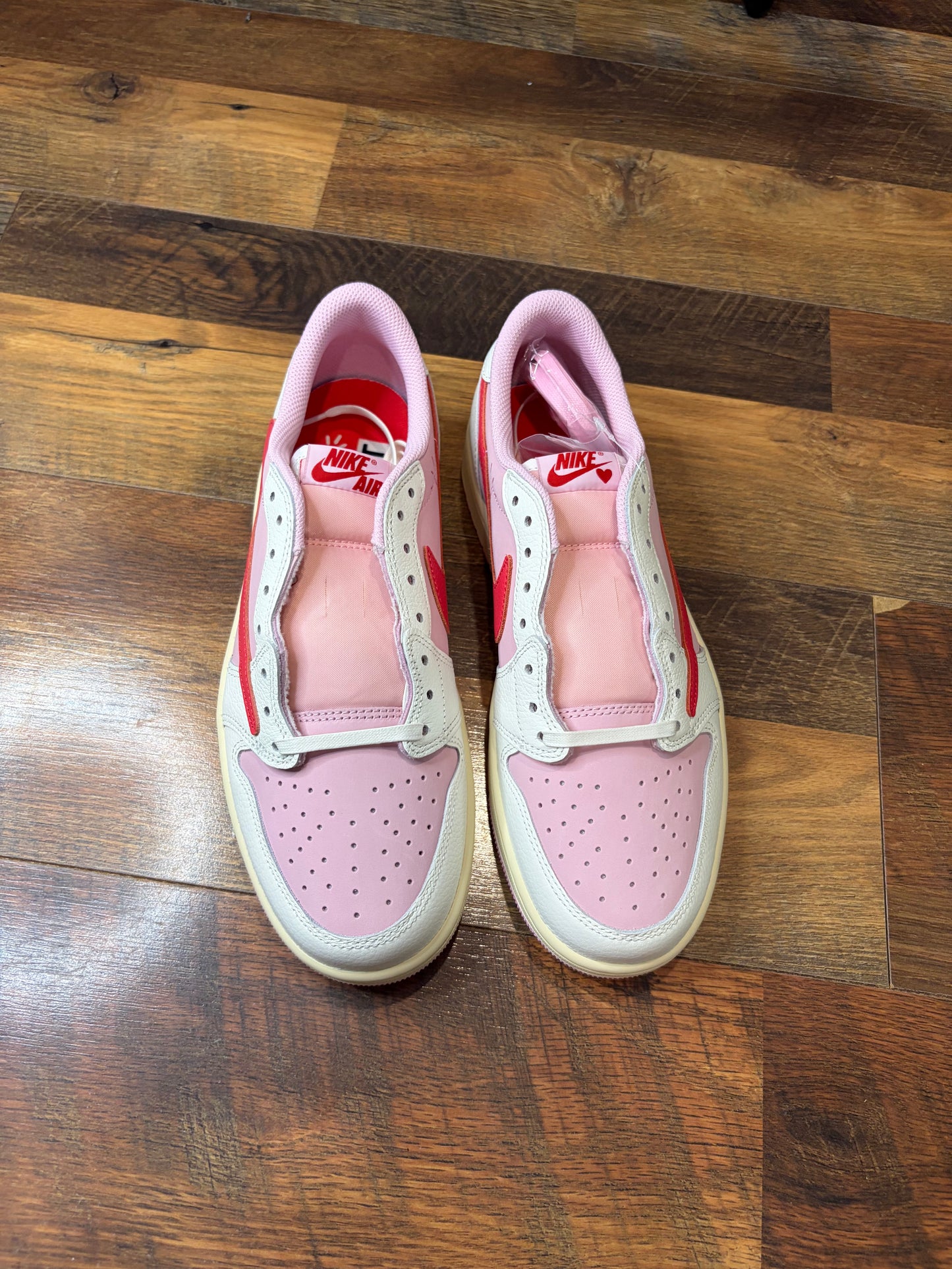 Jordan Retro 1 Low Travis Scott Tropical Pink (Brand New - 9.5M)