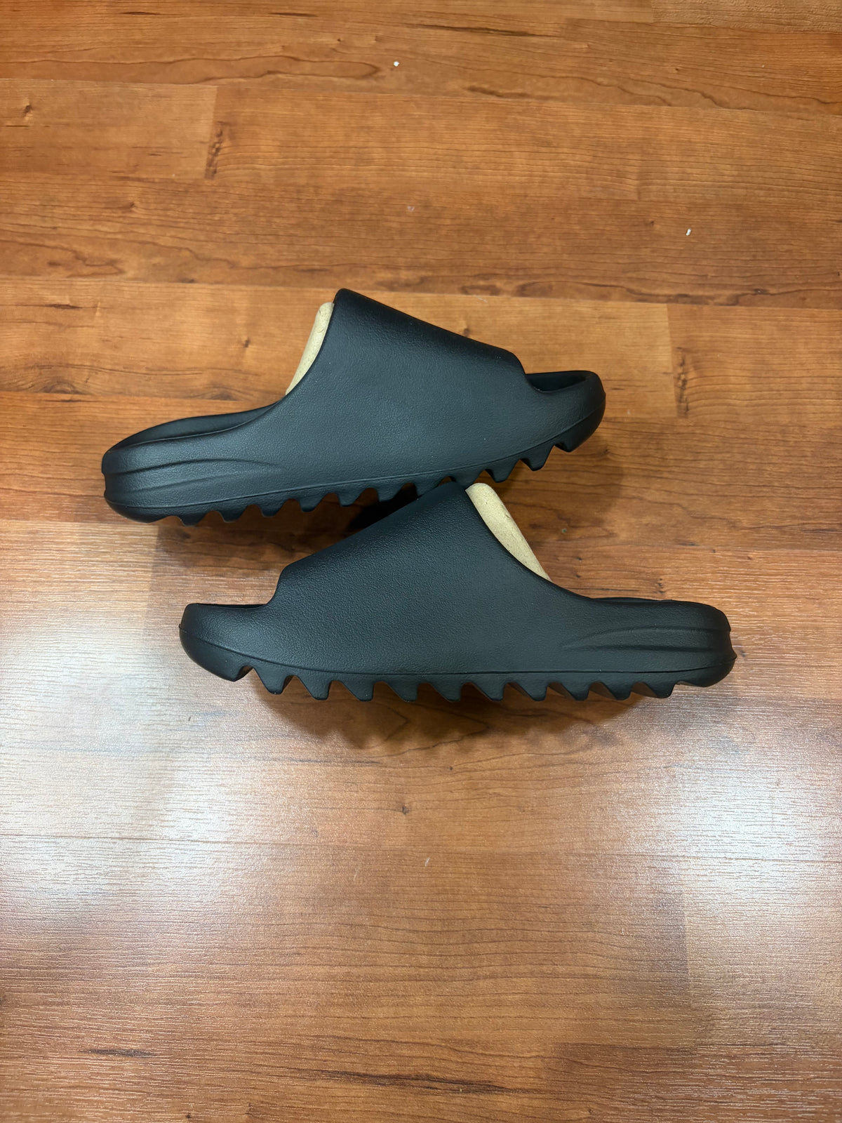 YS-01 Slide Black (DS - Size 9M)