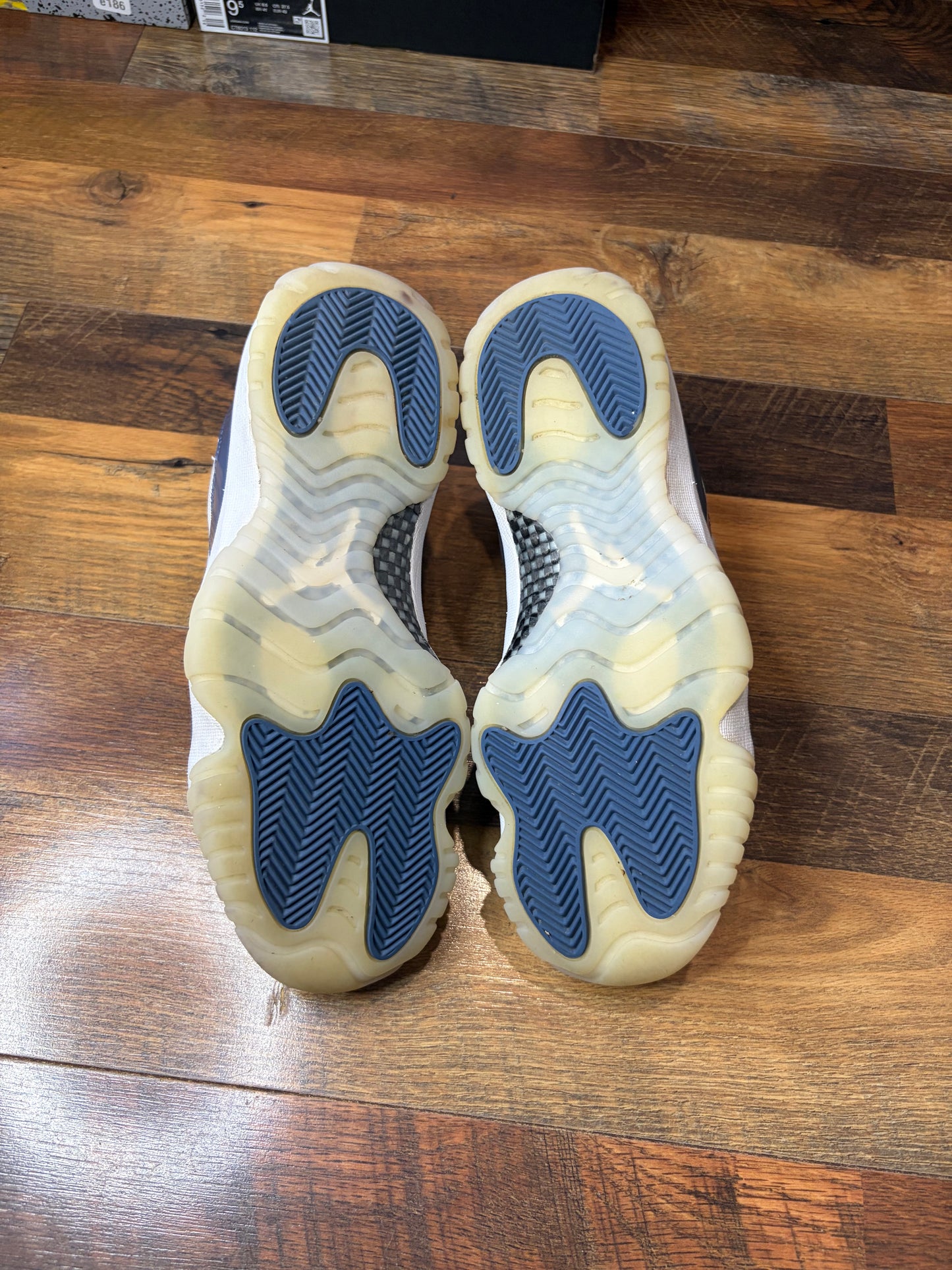 Jordan Retro 11 Diffused Blue (Size 7.5 Mens)