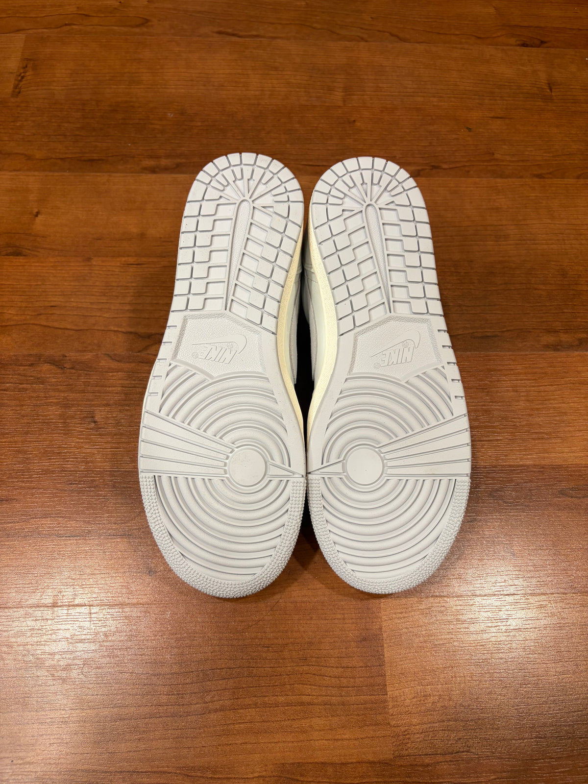 AJ1 Low Retro Neutral Grey 85’ (DS - Size 8.5M)
