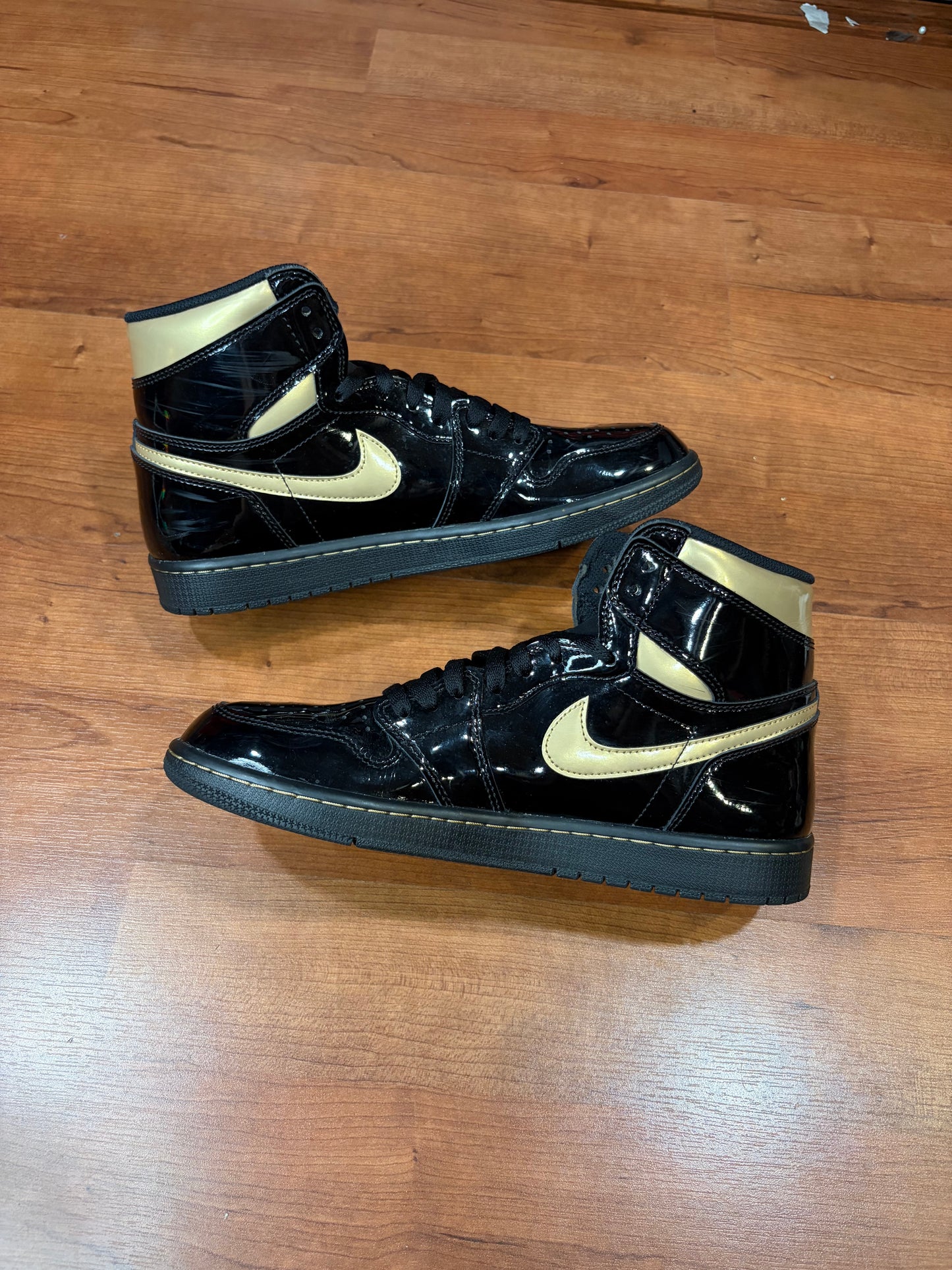 Jordan Retro 1 Patent Black Metallic Gold (Size 11 Mens)