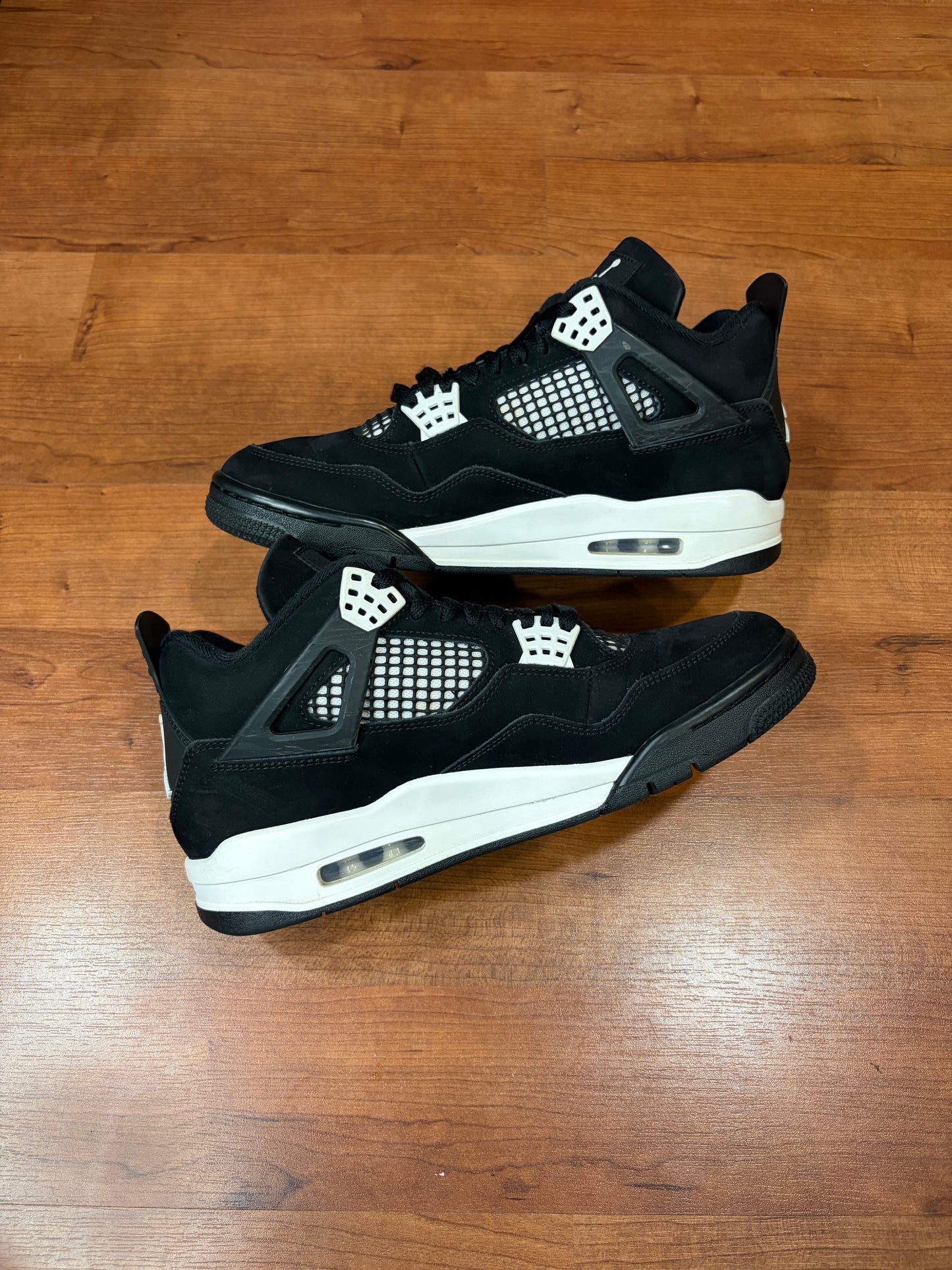 Jordan Retro 4 White Thunder (Size 9.5 Mens)