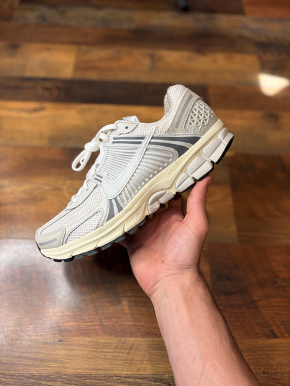 Nike Vomero 5 Platinum Tint (Brand New/No Box Lid - 9.5M)