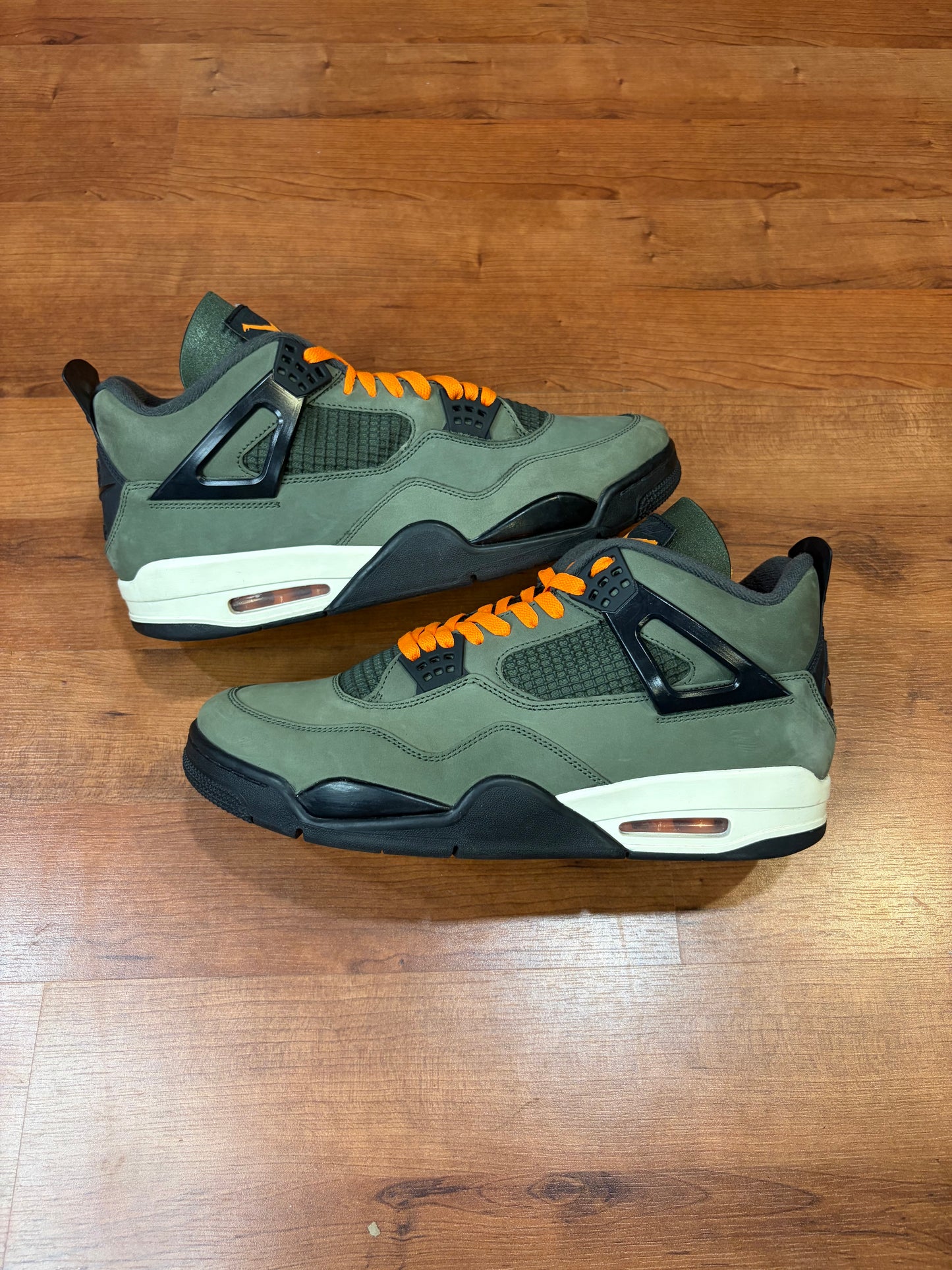 Jordan Retro 4 Undefeated (Size 13 Mens)