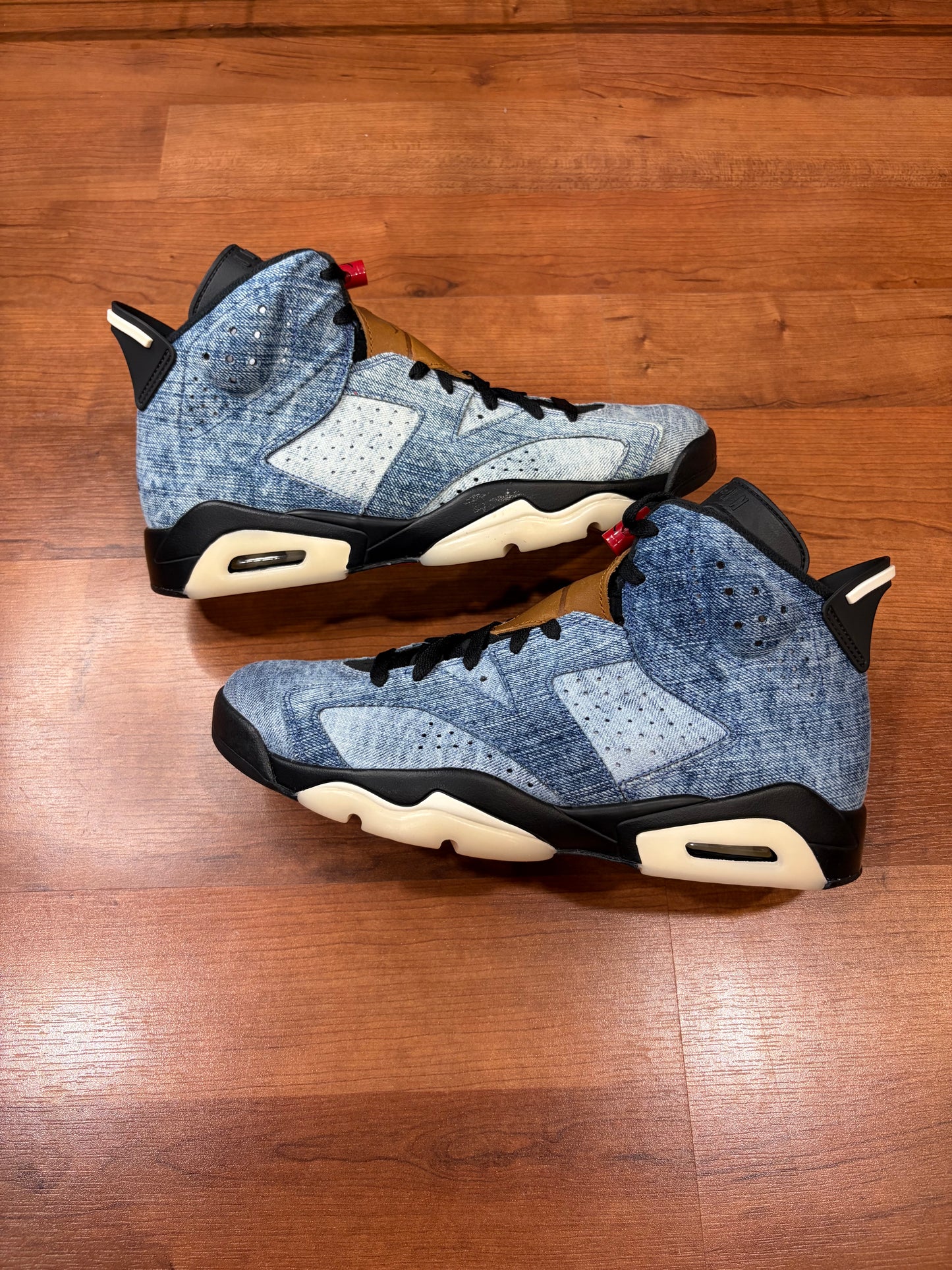 Jordan Retro 6 Denim (Brand New - 10M)