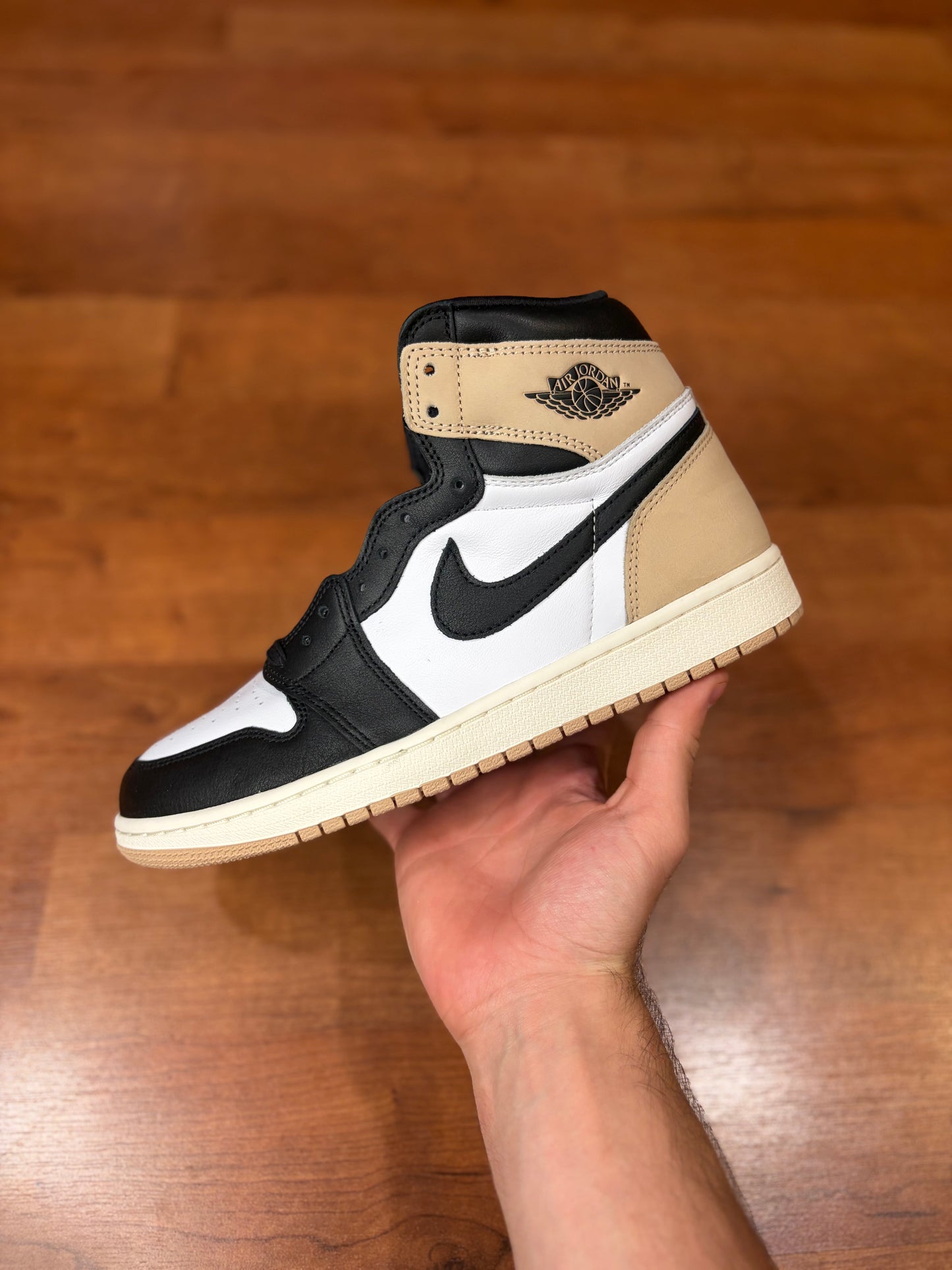 Jordan Retro 1 Latte (Brand New - 10W/8.5M)