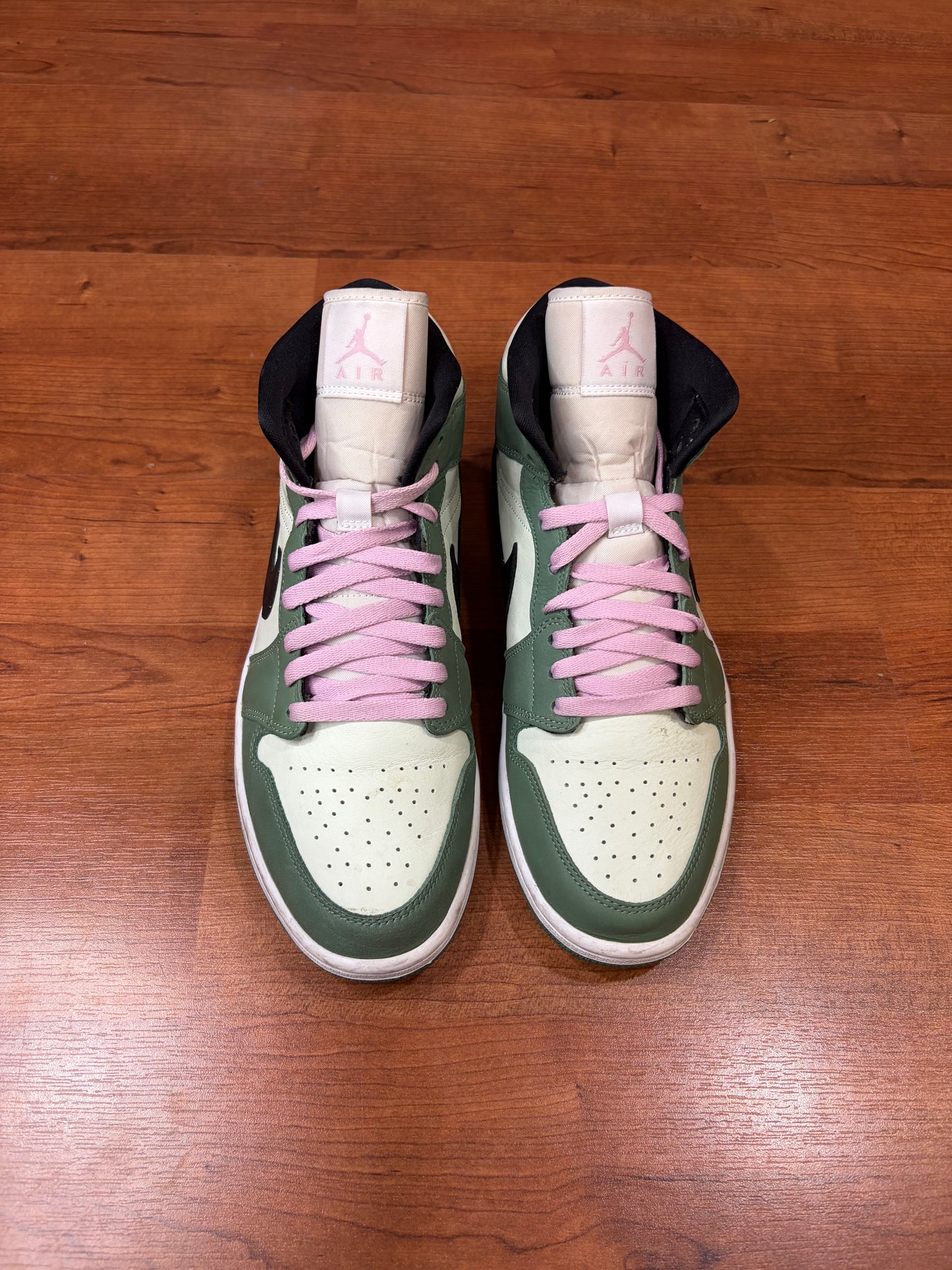 Jordan 1 Mid Dutch Green (Size 11W / 9.5M)