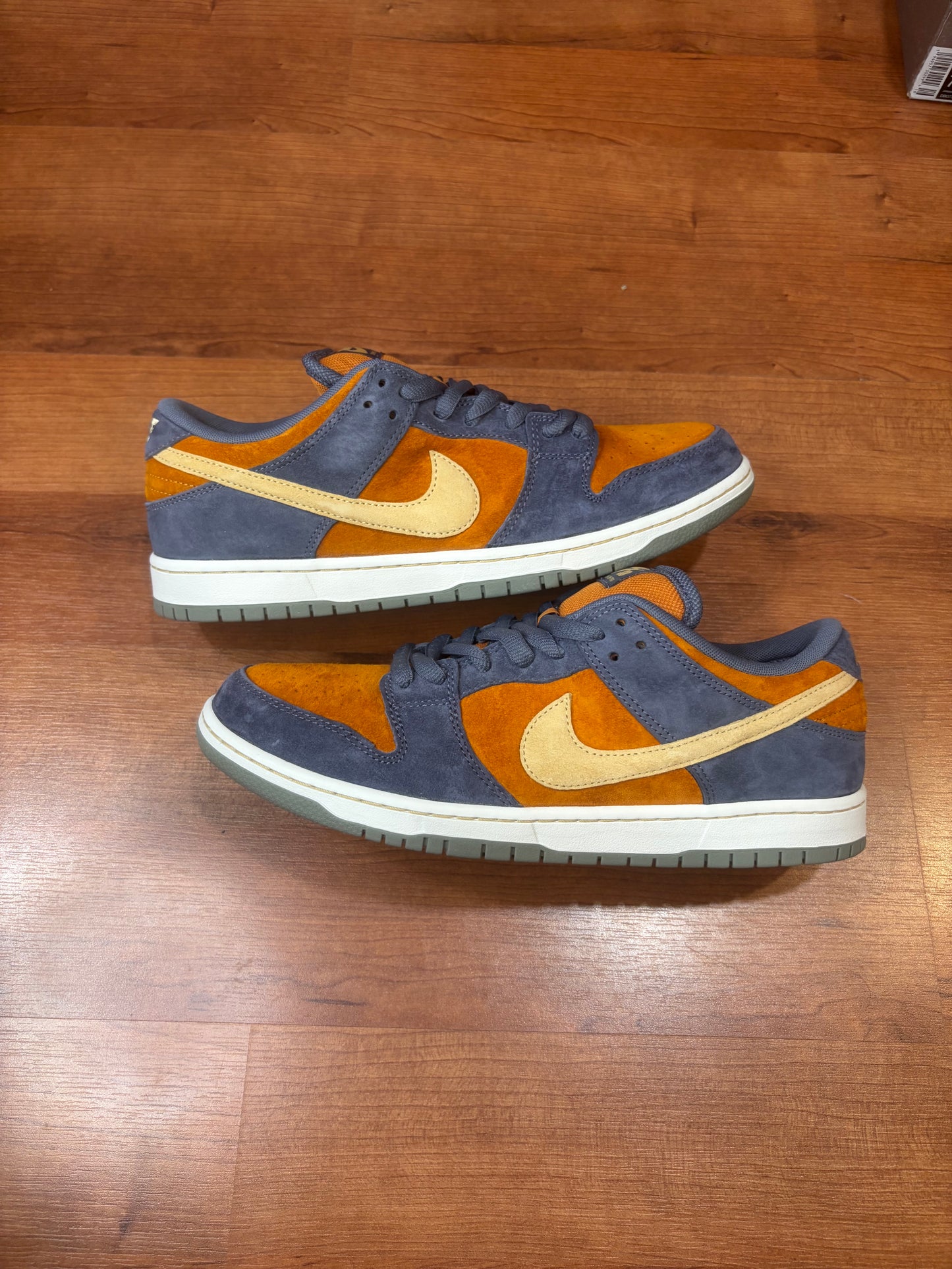 Nike Dunk Low SB Light Carbon Monarch (Brand New - 11M)