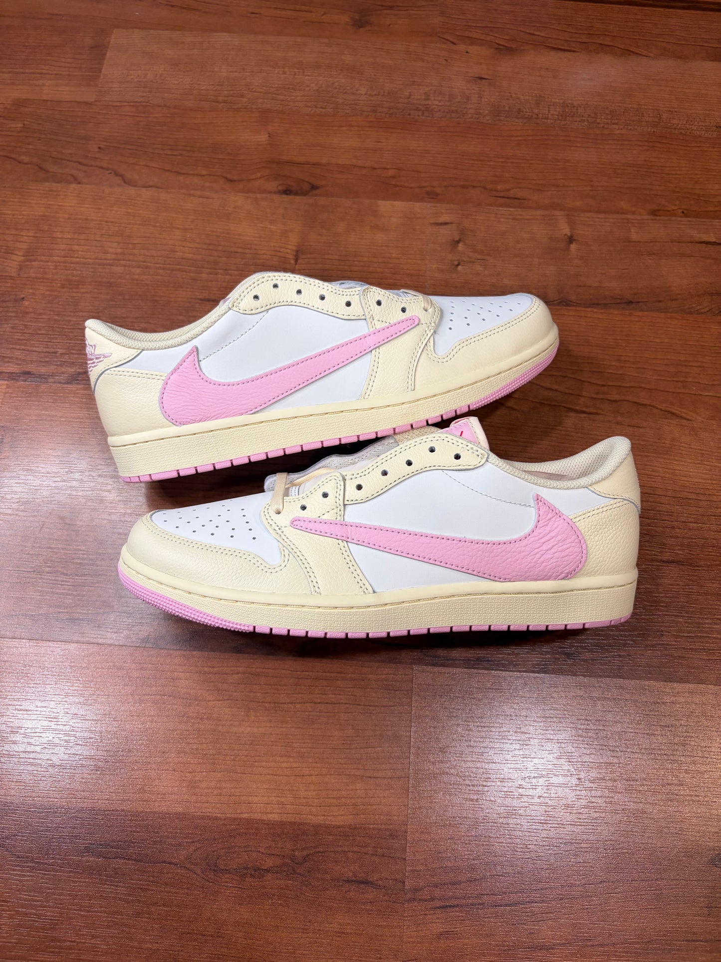 Jordan Retro 1 Low Travis Scott Shy Pink (Brand New - 10.5M)