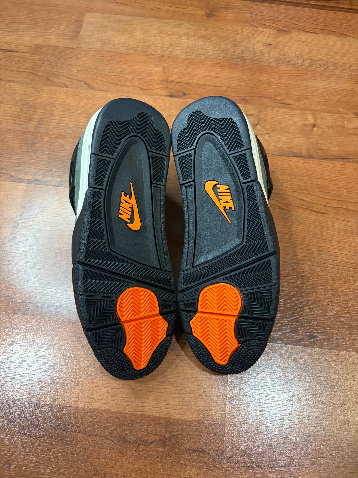 Jordan Retro 4 Undefeated (Brand New - 10.5M)